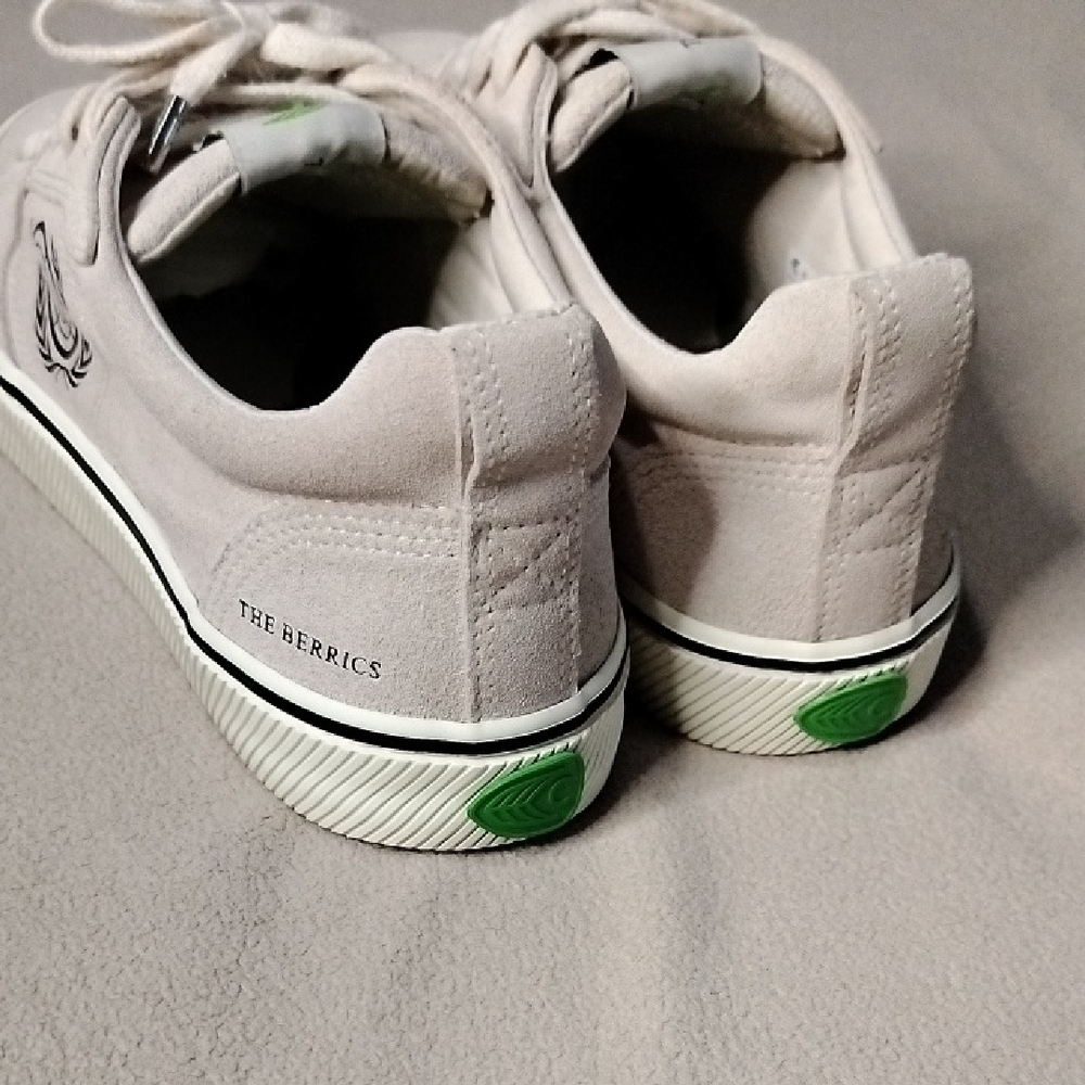 Cariuma White Sneakers Versatile Canvas Design, Excellent For Skate. - Picture 3 of 9